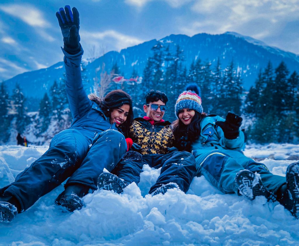 Manali February snow pine trees winter landscape best time visit Manali